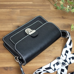 Sac bandoulière cousu main en cuir végétal noir