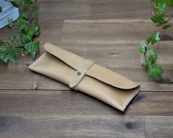 Pencil case made of vegetable leather