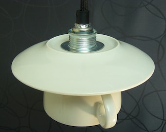 Small cup lamp with black cable