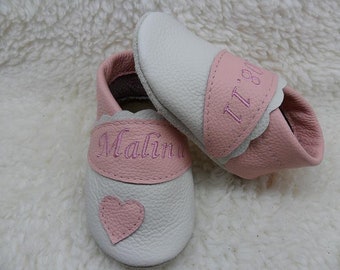 Krabbelschuhe Lederpuschen Taufschuhe mit Namen Babypuschen personalisiert Namensschuhe Geburtsgeschenk Taufe Krabbelpuschen Mädchen Art.01