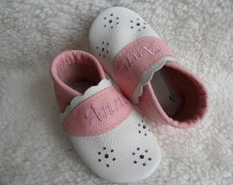 Krabbelschuhe Lederpuschen Taufschuhe mit Namen Babypuschen personalisierte Schuhe Namensschuhe Geburtsgeschenk Taufe Krabbelpuschen Mädchen