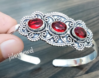 Pulsera de granate de plata de ley hecha a mano: brazalete ajustable