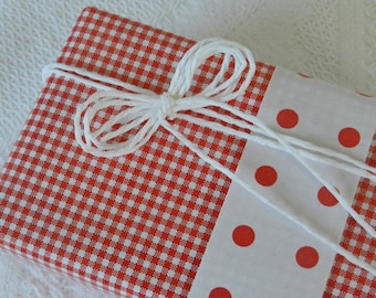 Papier cadeau Dots-Pepita rouge-blanc 3 m, 50 cm de large