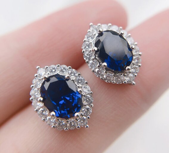 Created Blue Sapphire Partywear Wide Hoop Earrings in Gold Womens Lab Created Blue Sapphire Small Hoop Earrings with Moissanite Sieraden Oorbellen Hoepeloorbellen 