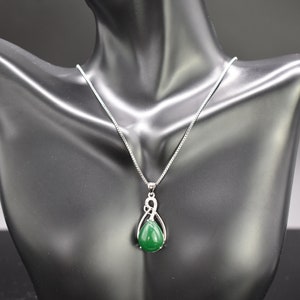 925 Sterling Silber Natürliche Nephrit Jade Anhänger mit CZ Steinen 18-Zoll-Box-Kettenhalskette