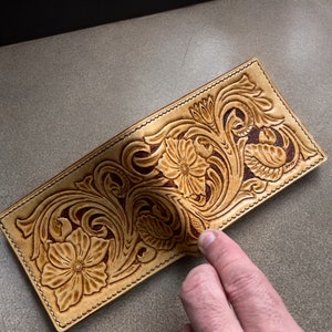 Sheridan Style Carving Brieftasche, Brieftasche Punzierte Brieftasche, handgeschnitzte Lederbrieftasche, Western Cowboy Brieftasche aus echtem Leder Bi-Fold.