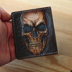 Totenkopf Kartenhalter Herren Leder Kartenetui mit punziertem Totenkopf. Leder Kartenhalter, Hand geschnitzte Schädel Brieftasche Skeleton Custom Brieftasche Herren Geschenk