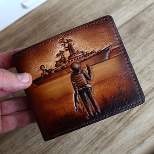 Cartera de cuero con sello postal de Ucrania. Buque de guerra, ¡que se joda! Sello postal del buque de guerra Moskva. Cartera Patriota Ucraniana. Edición limitada.