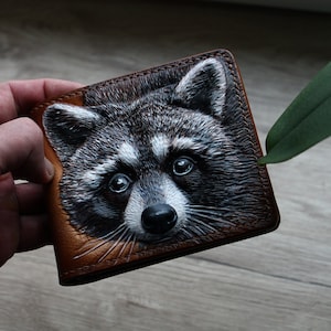 Cartera de cuero, hecha a mano, con diseño de mapache, de bolsillo, tallada y pintada a mano, personalizada, regalo para hombre. Vendedor ucraniano.