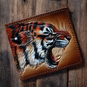 Portafoglio Tiger, porta carte in pelle con tigre lavorata. Porta carte di credito. Portafoglio lavorato. Porta carte personalizzato regalo da uomo