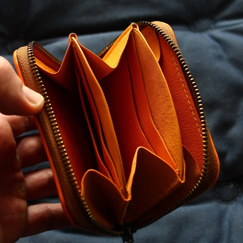 Cartera de cuero, cartera tallada, cartera de zorro, cartera de lobo, cartera hecha a mano, cartera de dama, cartera personalizada, cartera con cremallera de mujer. regalo para ella imagen 5