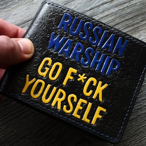 Cartera de Ucrania, buque de guerra ruso, vete a la mierda, apoya a Ucrania Cartera de cuero Cartera hecha a mano Cartera tallada Cartera personalizada Regalo para hombre