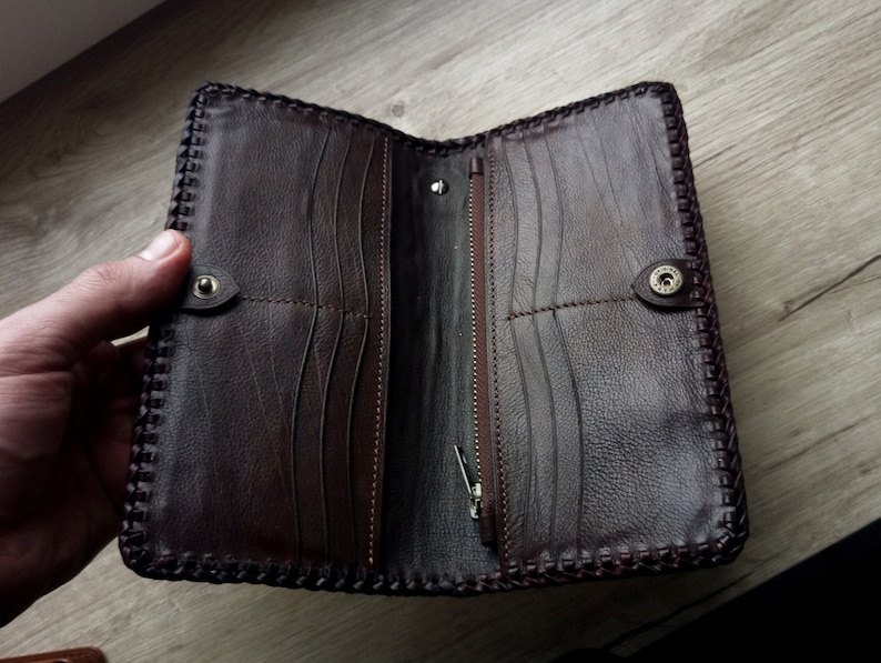 Cartera de león Cartera de cuero Cartera larga para hombre Cartera hecha a mano, cartera tallada, cartera personalizada, regalo para hombre. Cartera de Ucrania. Regalos para novios imagen 10