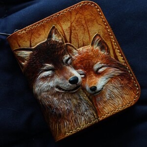 Cartera de cuero, cartera tallada, cartera de zorro, cartera de lobo, cartera hecha a mano, cartera de dama, cartera personalizada, cartera con cremallera de mujer. regalo para ella imagen 2