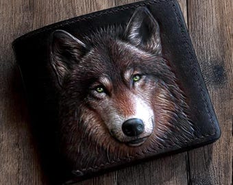 Cartera de piel con diseño de lobo gris, hecha a mano. Arte de vida silvestre para él o para ella. Diseño animal único, diseño tallado. Regalo para él. Regalos de lobo para hombres.