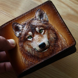 Cartera de Lobo de Cuero Artesanal: Arte Único de Vida Silvestre para el Hombre Exquisito. Cartera tallada a mano, cartera personalizada, cartera artesanal.