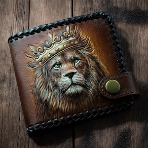 Brieftasche aus Leder. Löwen Geldbörse. Von Hand punzierte Geldbörse. Einzigartige Brieftasche mit Gravur. geflochtenes Portemonnaie. Individuelles Portemonnaie, Herren Geschenk
