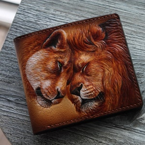 Cartera de león Cartera de cuero Cartera tallada a mano Cartera de cuero grabada única para pareja de leones Cartera de cuero Cartera personalizada. Regalo para amante imagen 7
