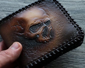 Cartera de calavera con esqueleto, Cartera de cuero genuino, Cartera de motociclista, Cartera de hombre, Pintada a mano, Tallado en cuero, Cartera personalizada, Cartera personalizada
