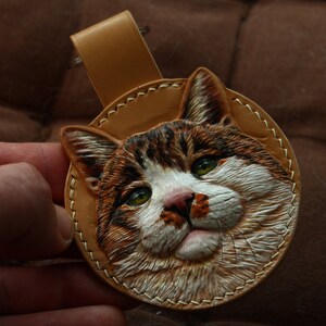 Aangepaste leren kat portret sleutelhanger: gepersonaliseerd huisdier herdenkingscadeau