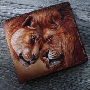 Cartera de león Cartera de cuero Cartera tallada a mano Cartera de cuero grabada única para pareja de leones Cartera de cuero Cartera personalizada. Regalo para amante imagen 3