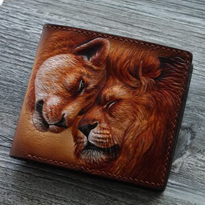 Cartera de león Cartera de cuero Cartera tallada a mano Cartera de cuero grabada única para pareja de leones Cartera de cuero Cartera personalizada. Regalo para amante imagen 6