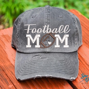 Gorra para mamá de futbolista / Gorra de fútbol para mujer / Gorra de béisbol para mamá de futbolista / Colores personalizados / Regalo para mamá de futbolista / Gorra para el día del partido / Ropa para el día del partido imagen 1