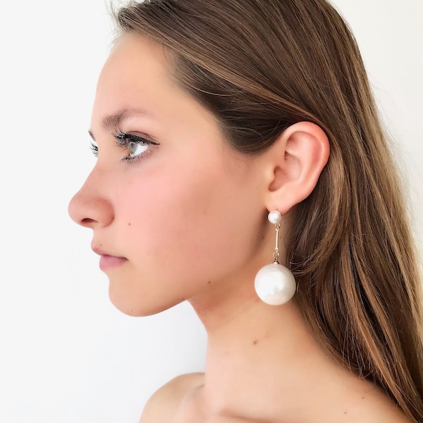 Big pearl drop earrings, statement pearl earrings, unique earrings, geometric earrings, gold and pearl earrings
