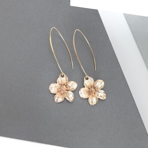 Gold daisy flower earrings, statement flower earrings, long drop flower earrings, gold boho earrings, bridal earrings