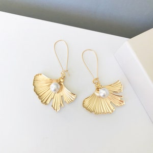 Gold ginkgo leaf dangle earrings, statement leaf earrings, gold and pearl earrings, boho leaf earrings, bridal earrings, minimalist earrings
