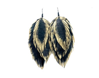 Grandes boucles d'oreilles plumes en cuir noir et doré, boucles d'oreilles feuilles, boucles d'oreilles bohèmes, boucles d'oreilles en cuir, idée cadeau, bijoux en cuir, cadeau pour elle