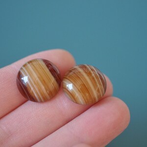 18 mm ポーフィアスモークトパーズ ヴィンテージチェコガラス フラットバックランプワークカボション、キャブ、ユニークで希少 (FB162) - 2個