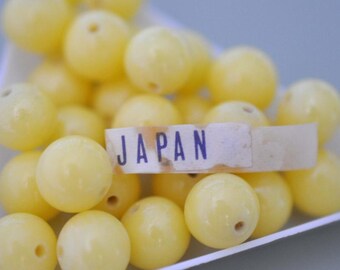 10mm Butter Yellow Smooth Round, Vintage Cherry Brand Glass Beads, Made in Japan, Smooth Round Beads, Pale Yellow (CB023) - 12 Pieces