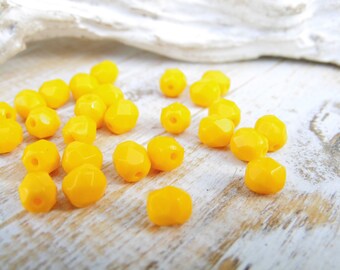 25 böhmische Glasperlen czech beads yellow gelb opak 6 mm