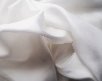 Pack de 12 foulards en soie Habotai 08 blanc 90 x 90 cm roulés à la main reliés en taffetas de soie pour impression et peinture