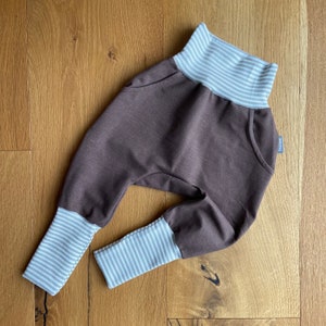 Knickerbocker hecho de jersey de jeans, con bolsas, pantalones para niños, jeans, pantalones para bebés, pantalones de resorte, pantalones para niños, pantalones para niños, niños