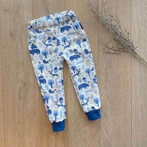 Hose mit Taschen Waldtiere, Hose mit klassischem Schritt, Hose Baby, Hose Junge, Babyhose, Kinderhose, Jogginghose, Tiere, Kinderkleidung