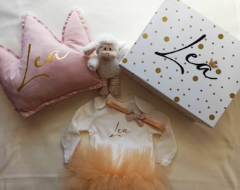 Équipement initial romantique/cadeau baby shower fille neutre/or/minimaliste/ensemble de retour/princesse/boîte personnalisée