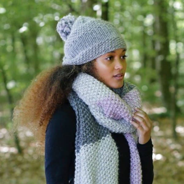 Cappello e sciarpa di lana da donna, berretto da donna con pompon, cappello morbido di lana e sciarpa.