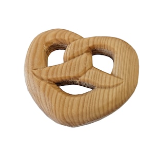 Pretzel natural hand-carved