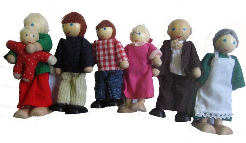 7-piece Dolls Family image 0