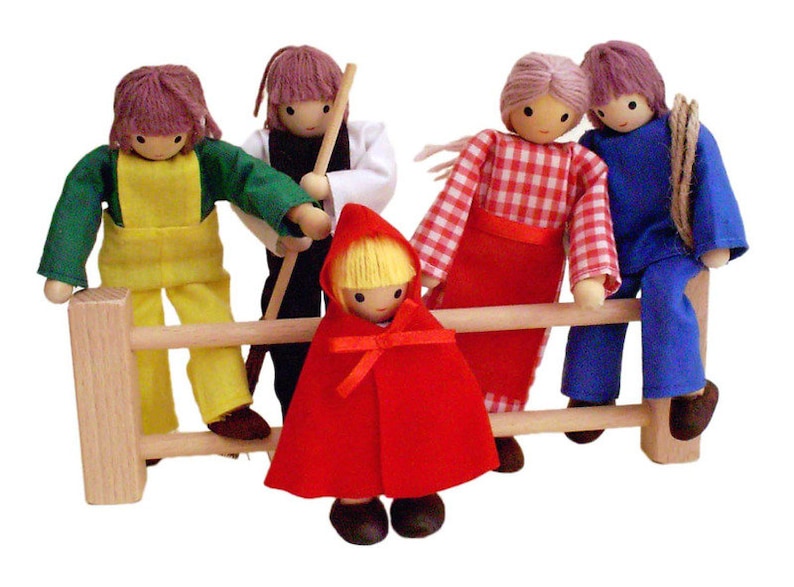Bending dolls peasant family image 0