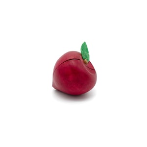 Beet root to cut made of wood