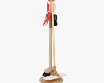 Cleaning accessories with stand made of wood
