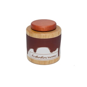 Jam pot: nougat cream made of wood
