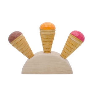 Italienische Eiscreme mit Halter aus Holz  Kaufladenzubehör  handgeschnitzt