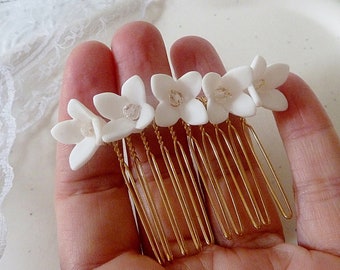 Bridal hair comb for the wedding / hair accessories in gold for bridal hairstyle / hair comb with white flowers, flowers, blossoms, flower child hair