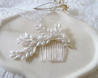 Brauthaarschmuck mit Perlen /Haarkamm für die Hochzeit / Kopfschmuck mit Perlen Blumen/ Haarschmuck , silbener brautkamm für brautfrisur,