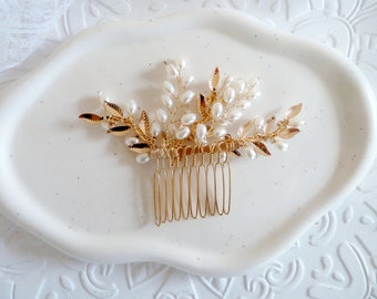 Bridal hair comb for the wedding / headpiece with pearls / hair accessories bride for wedding, golden bridal comb for bridal hairstyle, pearl comb