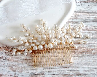 Bridal hair comb for the wedding / headpiece with pearls / hair accessories bride for wedding, golden bridal comb for bridal hairstyle, pearl comb